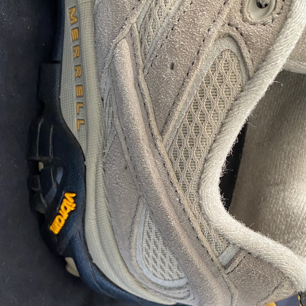 Merrell Moab Tan and Black Outdoor Shoes - Picture 3 of 9